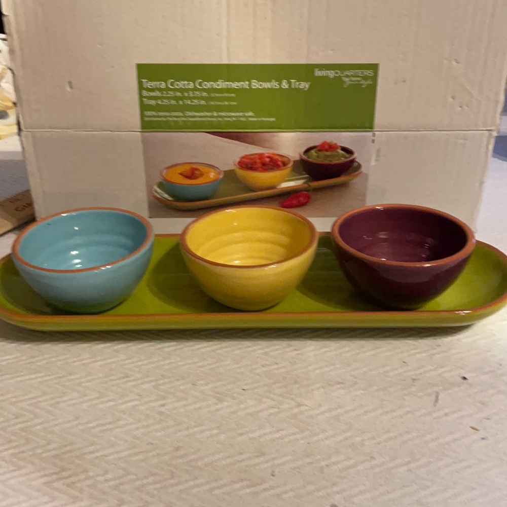 NWT Terra Cotta condiment bowls & tray